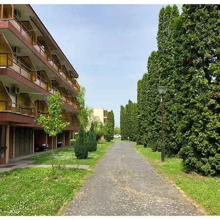 Eva Apartman, Helikon-liget 凯斯特海伊